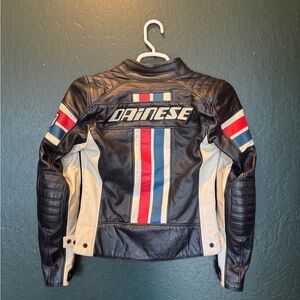 Like new Dainese women’s Lola D1 leather padded motorcycle jacket size small